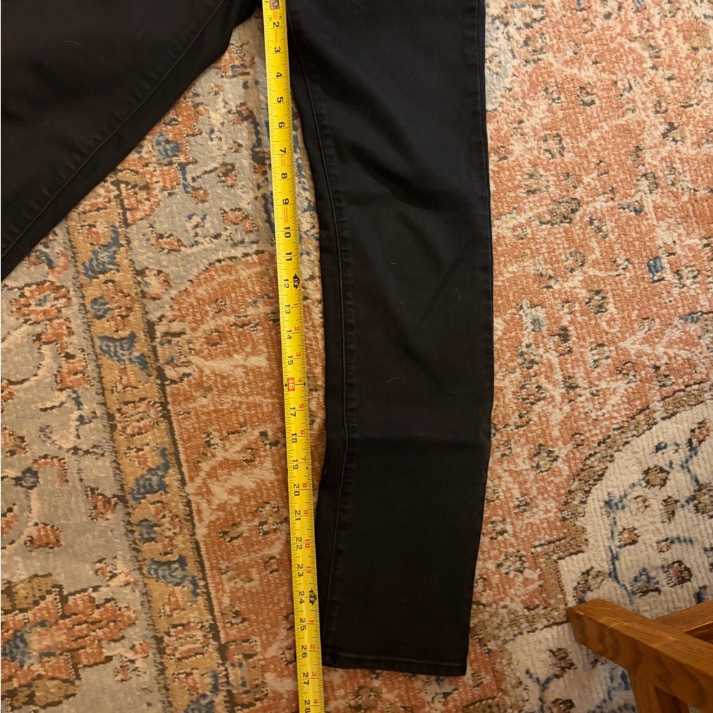Classic Black Women's Levi’s Jeans - Picture 6 of 7
